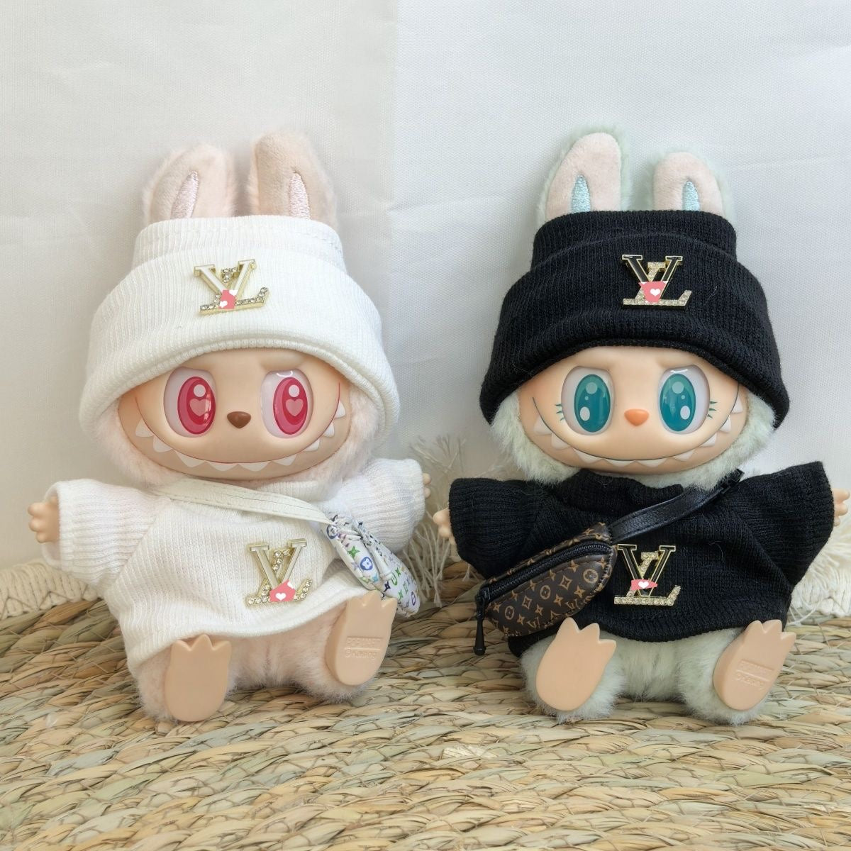 Labubu 1st/2nd/3rd Gen Doll Clothes Set - 2-Piece Cute Outfit with Keychain (Compatible with All Generations)