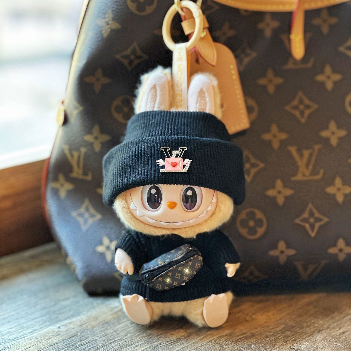 Labubu 1st/2nd/3rd Gen Doll Clothes Set - 2-Piece Cute Outfit with Keychain (Compatible with All Generations)